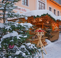 fileadmin/roha/images_galerie/brauchtum/Weihnachten/Christkindlmarkt-Anger/AN-WEI-0025-D-roha-Anger-Dorfplatz-Weihnachten-Winter-Schnee-Christkindlmarkt.png