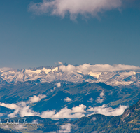 fileadmin/roha/images_galerie/orte_landschaft/Bergen/BERG-HOCHF-0006-D-roha-Bergen-Hochfelln-Panorama-Alpenhauptkamm.png