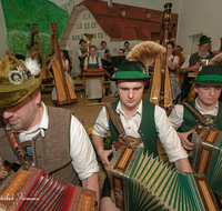 fileadmin/roha/images_galerie/orte_landschaft/Piding/Piding-Feste-Theater-usw/PID-FRUEHJ-2019-2305-02-D-roha-Piding-Fruehjahrssingen-Altwirt.png