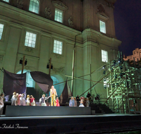 fileadmin/roha/images_galerie/orte_landschaft/Salzburg/Jedermann/2021/SA-KU-JEDERM-2021-2157-01-D-roha-Salzburg-Festspiele-Jedermann-Theater-Dom.png