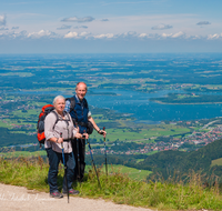 fileadmin/roha/images_galerie/orte_landschaft/Aschau/ASCHAU-KAMP-WAN-0008-D-roha-Aschau-Kampenwand-Chiemsee-Wanderer.png