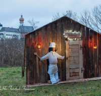 fileadmin/roha/images_galerie/brauchtum/Weihnachten-Laternenzauber-Anger/BR-WEIH-HOE-LA-2016-11-26-1626-03-D-roha-Brauchtum-Weihnachten-Hoeglwoerth-Anger-Laternenzauber-Herbergsuche.png