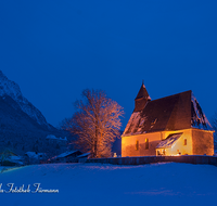 fileadmin/roha/images_galerie/orte_landschaft/Piding/PID-MAUTH-0002-2-D-roha-Piding-Mauthausen-Kirche-Schloss-Staufeneck-Winter-Nacht.png