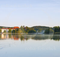 fileadmin/roha/images_galerie/orte_landschaft/Seeon-Seebruck/SEEON-KLO-0003-D-roha-Seeon-Seebruck-Kloster-Klostersee-Wasser-Sonnenaufgang.jpg