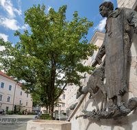 fileadmin/roha/images_galerie/orte_landschaft/Bad_Reichenhall/BAD-REI-FUSSG-0002-01-D-roha-Bad-Reichenhall-Fussgaengerzone-Aegidibrunnen.png