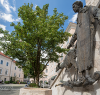 fileadmin/roha/images_galerie/orte_landschaft/Bad_Reichenhall/BAD-REI-FUSSG-0002-01-D-roha-Bad-Reichenhall-Fussgaengerzone-Aegidibrunnen.png