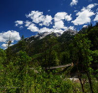 fileadmin/roha/images_galerie/orte_landschaft/Berchtesgaden/Nationalpark_Klausbachtal_Wimbachtal_-Klamm/BGD-NAT-HAENG-0007-D-roha-Berchtesgaden-Nationalpark-Haengebruecke.png