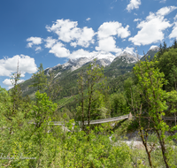 fileadmin/roha/images_galerie/orte_landschaft/Berchtesgaden/Nationalpark_Klausbachtal_Wimbachtal_-Klamm/BGD-NAT-HAENG-0007-D-roha-Berchtesgaden-Nationalpark-Haengebruecke.png