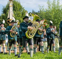 fileadmin/roha/images_galerie/orte_landschaft/Teisendorf/Neukirchen/Trachtenfest-Neukirchen-2019/BR-FEST-NEUK-TRACH-2019-08-11-0942-05-D-roha-Brauchtum-Fest-Neukirchen-Vogling-Siegsdorf.png