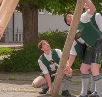 fileadmin/roha/images_galerie/brauchtum/Maibaum/Teisendorf/BR-MAIB-TEI-0100-2015-1354-01-D-roha-Brauchtum-Maibaum-Teisendorf-Aufstellen-Marktplatz.png