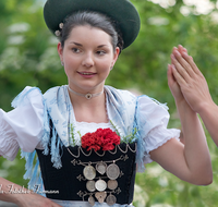 fileadmin/roha/images_galerie/brauchtum/Tracht/BR-TRACH-PID-0002-D-M-roha-Brauchtum-Tracht-Piding-Staufenecker-Tanz.png