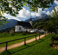 fileadmin/roha/Interessantes-in-Kurzform/ab-5-2022/AUF-0013-12-D-roha-Aufham-Hochstaufen-Fruehling-Kirche.png