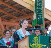 fileadmin/roha/images_galerie/orte_landschaft/Anger/Anger-Trachten-Musik-Fest/BR-FEST-ANG-MUS-TRACH-2018-08-19-1043-02-D-roha-Brauchtum-Fest-Anger-Trachtenverein-Musikkapelle-Festaltar.png