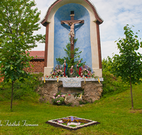 fileadmin/roha/images_galerie/brauchtum/Fronleichnam/BR-FRON-ANG-0060-D-roha-Brauchtum-Fronleichnam-Anger-Hochkreuz-Blumenteppich.png