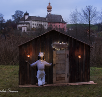 fileadmin/roha/images_galerie/brauchtum/Weihnachten-Laternenzauber-Anger/BR-WEIH-HOE-LA-2016-11-26-1626-01-D-roha-Brauchtum-Weihnachten-Hoeglwoerth-Anger-Laternenzauber-Herbergsuche.png