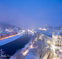 fileadmin/roha/images_galerie/orte_landschaft/Salzburg/Nacht-Salzburg/SA-ALTST-NACHT-WI-0001-04-D-roha-Salzburg-Altstadt-Nacht-Festung-Hohensalzburg-Winter.png