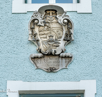 fileadmin/roha/images_galerie/orte_landschaft/Teisendorf/Teisendorf-Markt/TEI-DETAIL-WAP-FOR-0001-D-roha-Teisendorf-Wappen-Leopoldus-Forstamt.png