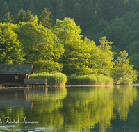 fileadmin/roha/images_galerie/orte_landschaft/Anger/Hoeglwoerth/AN-HOE-0054-8-1-02-D-roha-Anger-Hoeglwoerth-See-Wasser-Huette-Sonnenuntergang.png