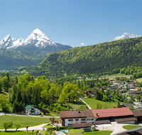 fileadmin/roha/images_galerie/orte_landschaft/Berchtesgaden/Bischofswiesen/BGD-BISCH-P-0001-D-P-P-roha-Berchtesgaden-Bischofwiesen-Hohes-Brett-Watzmann-Lattengebirge.png