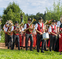 fileadmin/roha/images_galerie/orte_landschaft/Teisendorf/Neukirchen/Trachtenfest-Neukirchen-2019/BR-FEST-NEUK-TRACH-2019-08-11-0946-01-D-roha-Brauchtum-Fest-Neukirchen-Trachtenverein-Teisendorf-Musikkapelle.png