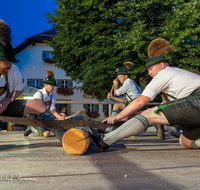 fileadmin/roha/images_galerie/brauchtum/Tracht/Trachtenverein_Anger/BR-TRACH-ANG-20190908-2104-02-D-roha-Brauchtum-Tracht-Anger-Hoeglwoerth-Holzhacker.png