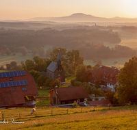 fileadmin/roha/images_galerie/orte_landschaft/Anger/Anger/Anger-Stimmung/SO-AU-ANG-VACH-0013-0-09-D-roha-Sonnenaufgang-Anger-Vachenlueg-Strass-Ainring-Surtal.png