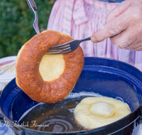 fileadmin/roha/images_galerie/kulinarisch/GAS-SCHMALZ-KRA-0013-D-roha-Gastronomie-Schmalzgebackenes-Krapfen-Ausgezogene.png