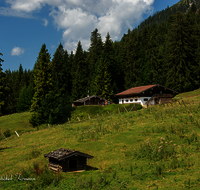 fileadmin/roha/images_galerie/orte_landschaft/Ruhpolding/RUH-KAITL-ALM-0003-D-roha-Ruhpolding-Kaitlalm-Weg.png