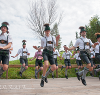 fileadmin/roha/images_galerie/brauchtum/Tracht/BR-ALM-FEST-FUER-03-D-roha-Brauchtum-Fuermann-Alm-Fest-Tracht-Plattler.png