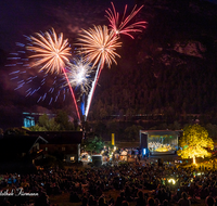 fileadmin/roha/images_galerie/musik/klassisch/MU-KL-PHIL-THUMS-2019-2207-01-D-M-roha-Musik-klassisch-Philharmonie-Bad-Reichenhall-Thumsee-brennt-Feuerwerk.png