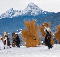 fileadmin/roha/images_galerie/brauchtum/Weihnachten-Buttnmandl/BR-WEIH-BUT-BISCH-0018-D-roha-Brauchtum-Weihnachten-Buttnmandl-Bischofswiesen-Winter-Watzmann.png