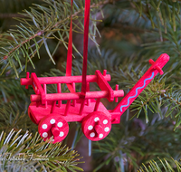 fileadmin/roha/images_galerie/brauchtum/Weihnachten/BR-WEIH-SCHMUCK-0081-D-roha-Brauchtum-Weihnachten-Schmuck-Christbaum-Berchtesgadener-War-Leiterwagen.png