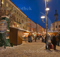 fileadmin/roha/images_galerie/brauchtum/Weihnachten/Christkindlmarkt-Traunstein/TRAUN-CHRIST-MARKT-0009-D-roha-Traunstein-Christkindlmarkt-Stadtplatz-Weihnachten-Schnee.jpg