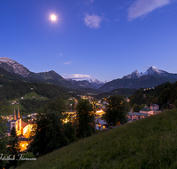 fileadmin/roha/images_galerie/orte_landschaft/Berchtesgaden/Markt-Berchtesgaden/BGD-PANO-NA-0001-2146-D-roha-Berchtesgaden-Panorama-Watzmann-Nacht-Mond.png