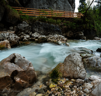 fileadmin/roha/images_galerie/orte_landschaft/Berchtesgaden/Ramsau/BGD-RA-ZAUB-0020-D-roha-Berchtesgaden-Ramsau-Zauberwald-Wildwasser-Weg-Steg.png