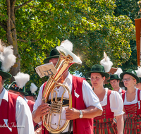 fileadmin/roha/images_galerie/orte_landschaft/Anger/Anger-Trachten-Musik-Fest/BR-FEST-ANG-MUS-TRACH-2018-08-19-1229-01-D-rohaa-Brauchtum-Fest-Anger-Trachtenverein-Musikkapelle-Festzug.png