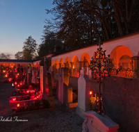 fileadmin/roha/images_galerie/kirche_religion/Teisendorf/KKKM-TEIS-FRIEDH-0008-D-roha-Kirche-Friedhof-Teisendorf-Grab-Allerheiligen-Brauchtum.png