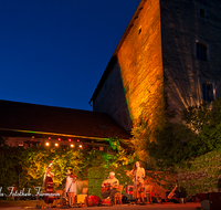 fileadmin/roha/images_galerie/orte_landschaft/Laufen/Theater-Salzachhalle-Salzachfestspiele/LAUF-TRIEB-WELLB-0004-D-roha-Laufen-Triebenbach-Salzachfestspiele-Wellbappn-Stimmung-Musik.png