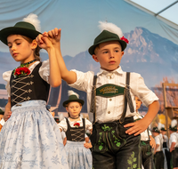 fileadmin/roha/images_galerie/orte_landschaft/Teisendorf/Gaufest-GauverbandI-Freitag14.-Sonntag23.Juli2023/BR-GAUFEST-TEIS-2023-1-1914-04-D-roha-Tracht-Gaufest-Teisendorf.png