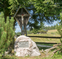 fileadmin/roha/images_galerie/kirche_religion/Teisendorf/Freidling-Berg-Stoisseralm/KKKM-TEIS-STOISS-0105-01-D-roha-Wegkreuz-Teisendorf-Anger-Stoisser-Alm.png