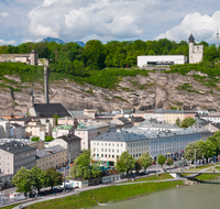 fileadmin/roha/images_galerie/orte_landschaft/Salzburg/SA-ALTST-0027-D-roha-Salzburg-Altstadt-Museum-Salzach.png