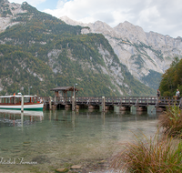 fileadmin/roha/images_galerie/orte_landschaft/Berchtesgaden/Koenigssee/BGD-KOE-SCHIFF-0053-01-D-roha-Berchtesgaden-Koenigssee-Schifffahrt-Herbst-Steg.png