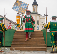 fileadmin/roha/images_galerie/brauchtum/Ostern/Schwertertanz/BR-OST-SCHWERT-2015-0956-01-D-roha-Brauchtum-Ostern-Schwertertanz-Traunstein.png