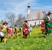 fileadmin/roha/images_galerie/brauchtum/Leonhardiritt/Traunstein-Georgiritt/BR-PFRI-TRAUNST-2019-1051-01-02-02-D-roha-Brauchtum-Pferdeumritt-Georgiritt-Traunstein-Ettendorfer-Kircherl.png