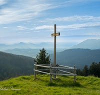 fileadmin/roha/images_galerie/kirche_religion/Teisendorf/Freidling-Berg-Stoisseralm/KKKM-TEIS-STOISS-0062-D-roha-Gipfelkreuz-Teisendorf-Anger-Stoisseralm-Teisenberg-Stoisser-Alm.png