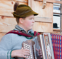 fileadmin/roha/images_galerie/musik/Volksmusik/MU-VO-ZIACH-BGD-0001-D-roha-Volksmusik-Ziach-Spieler-Wasserfallalm-Schoenau.png