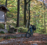 fileadmin/roha/images_galerie/orte_landschaft/Schneizlreuth/SPO-E-BIKE-SCHN-WEISS-SOL-0001-D-roha-Sport-E-Bike-Schneizlreuth-Weissbach-Soleleitung-Weg.png