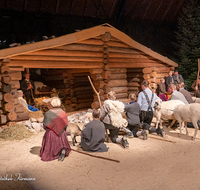 fileadmin/roha/images_galerie/orte_landschaft/Bad_Reichenhall_-_Stallweihnacht/BR-WEIH-STALL-2019-2103-10-D-roha-Brauchtum-Weihnachten-Krippe-Stall-Weihnacht-Bad-Reichenhall-Hirten.png