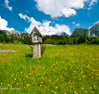 fileadmin/roha/images_galerie/kirche_religion/Berchtesgaden/KKKM-BGD-HINTERBR-0003-D-roha-Bildstock-Berchtesgaden-Schoenau-Hinterbrand-Blumenwiese.png