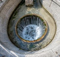 fileadmin/roha/images_galerie/orte_landschaft/Salzburg/Almkanal/SA-B-ALMK-UNI-0004-D-roha-Salzburg-Almkanal-Wasser-Universitaetsplatz.png